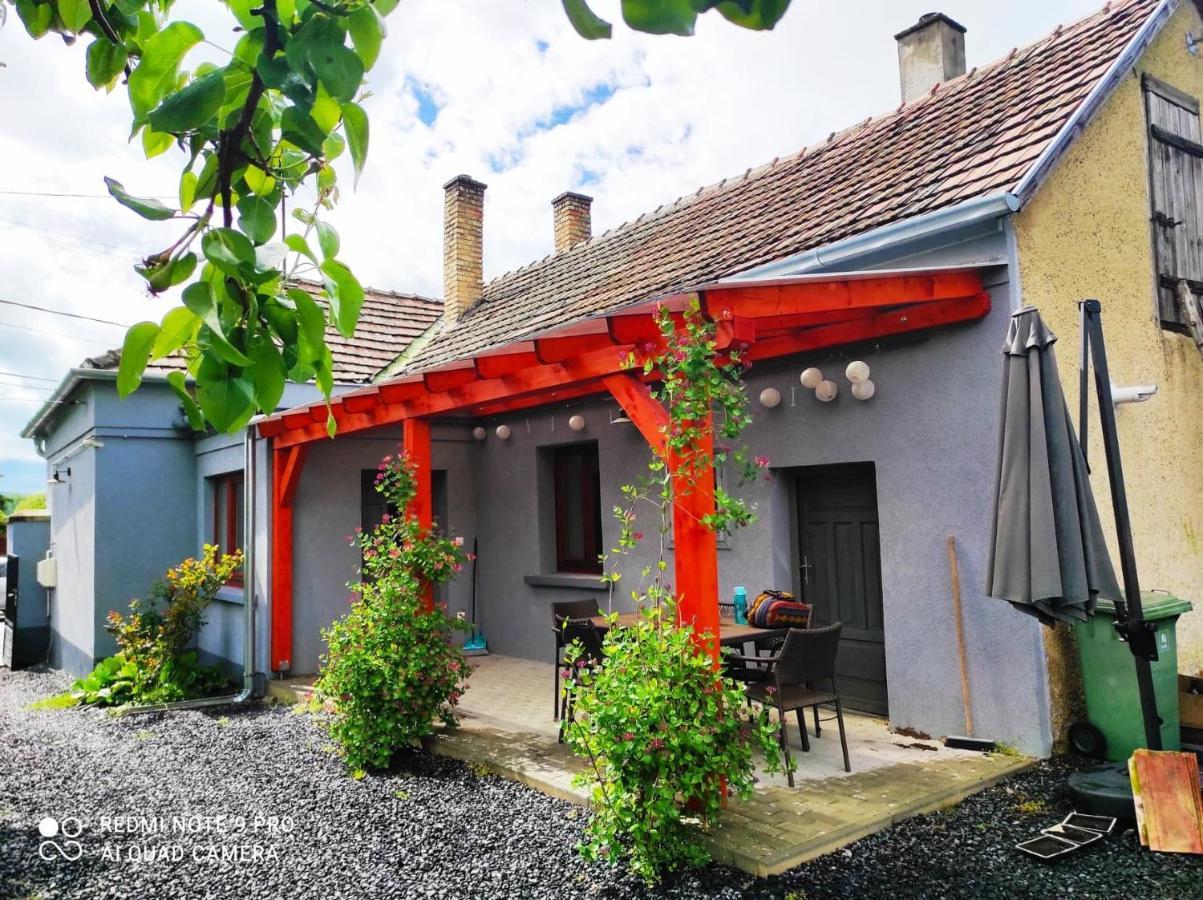 Villa Luis Gólyás háza Raposka Exterior foto